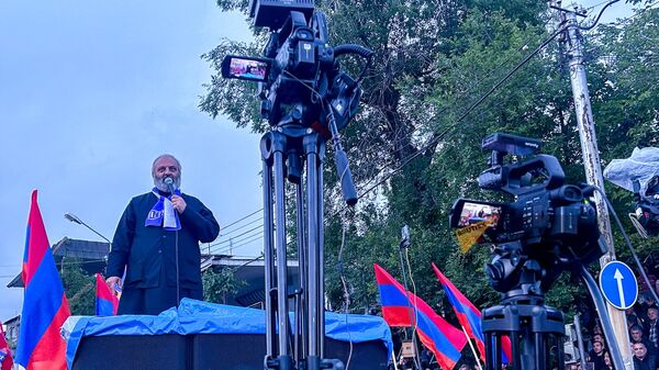 Архиепископ Баграт Галстанян возглавляет шествие (26 мая 2024). Еревaн - Sputnik Армения