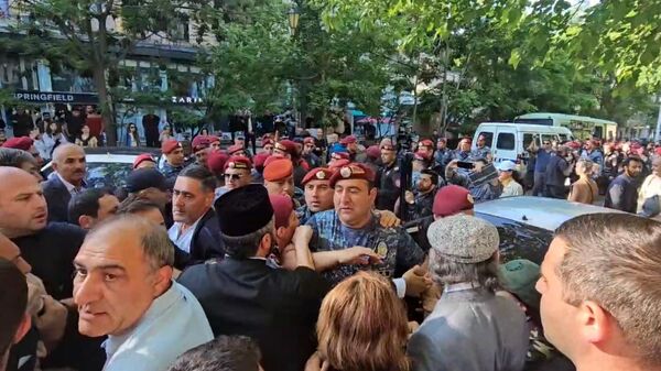 Жёсткие задержания на улице Абовяна - Sputnik Армения