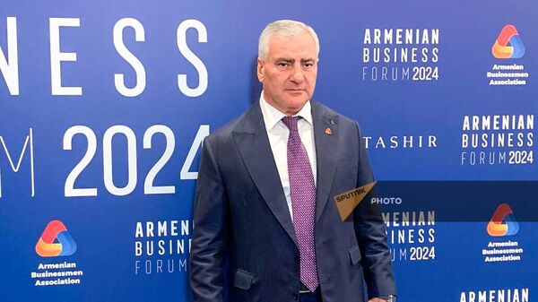 Самвел Карапетян на Армянском бизнес форуме (25 мая 2024). Москвa - Sputnik Армения