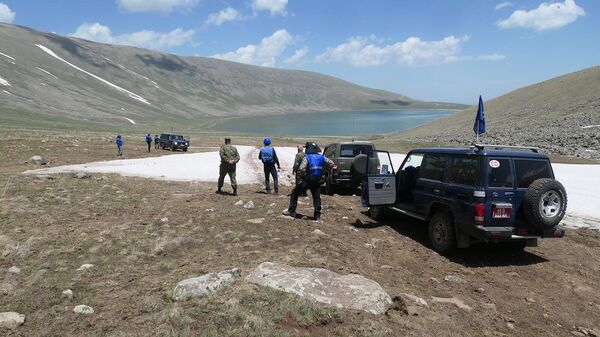 Наблюдатели гражданской миссии ЕС на Армяно-азербайджанской границе у Черного озера - Sputnik Армения