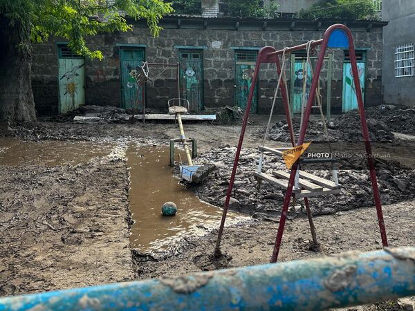 Детская площадка после затопления. - Sputnik Армения