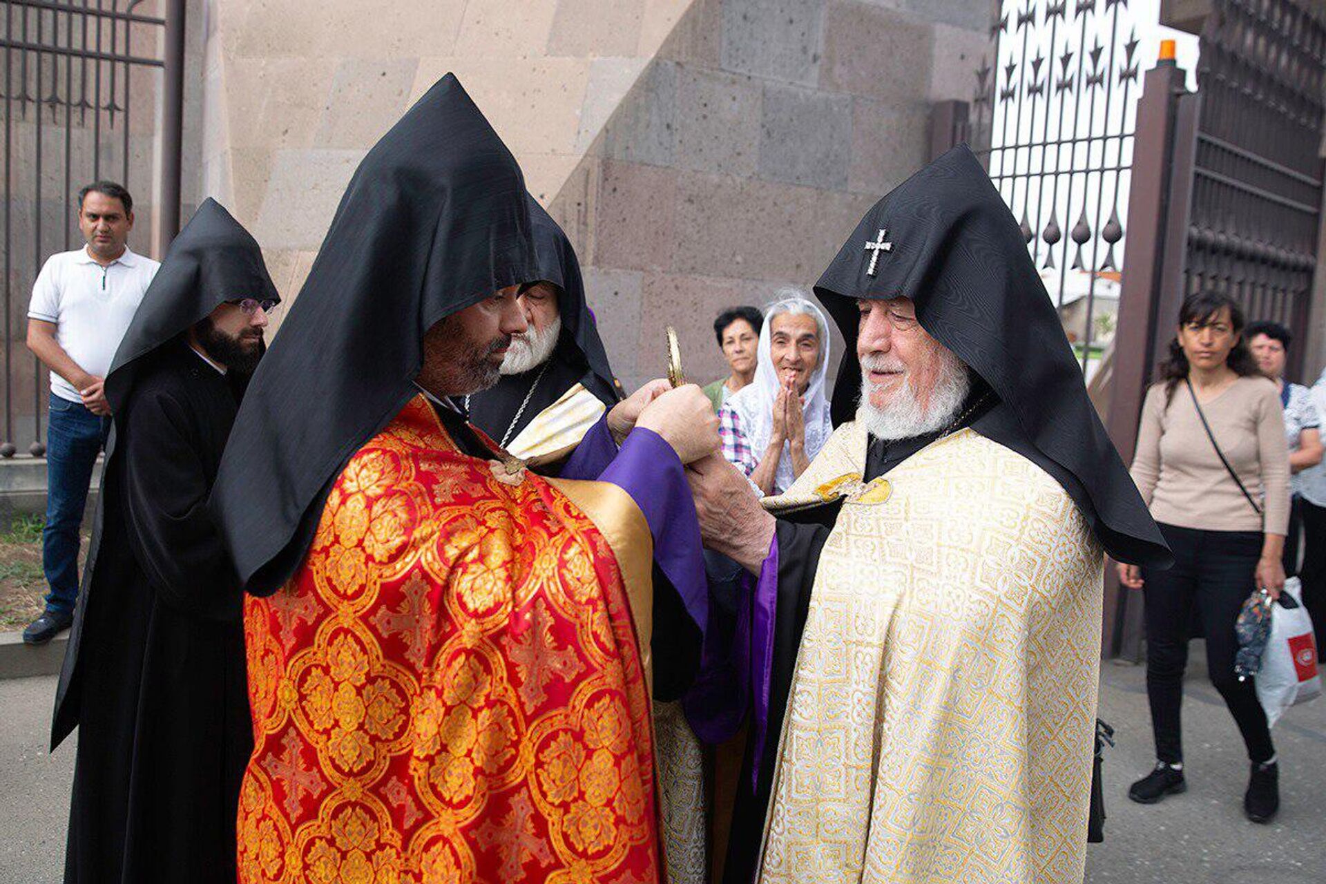 Мощи Святого Ованнеса Карапета были перенесены в монастырь Шогакат (30 мая 2024). Эчмиадзин - Sputnik Արմենիա, 1920, 30.05.2024