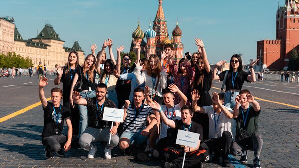 Участники программы НКО Евразия на Красной площади - Sputnik Армения