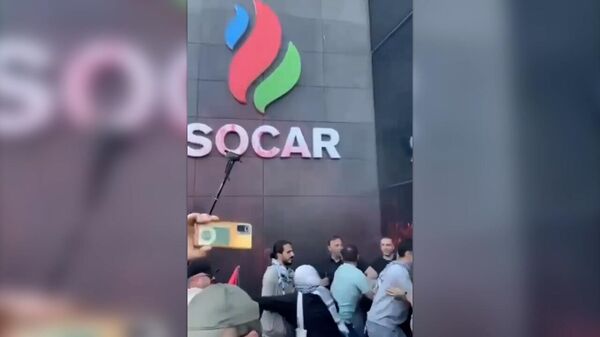 Tурецкие протестующие атаковали здание aзербайджанской компании SOCAR в Стамбуле - Sputnik Արմենիա