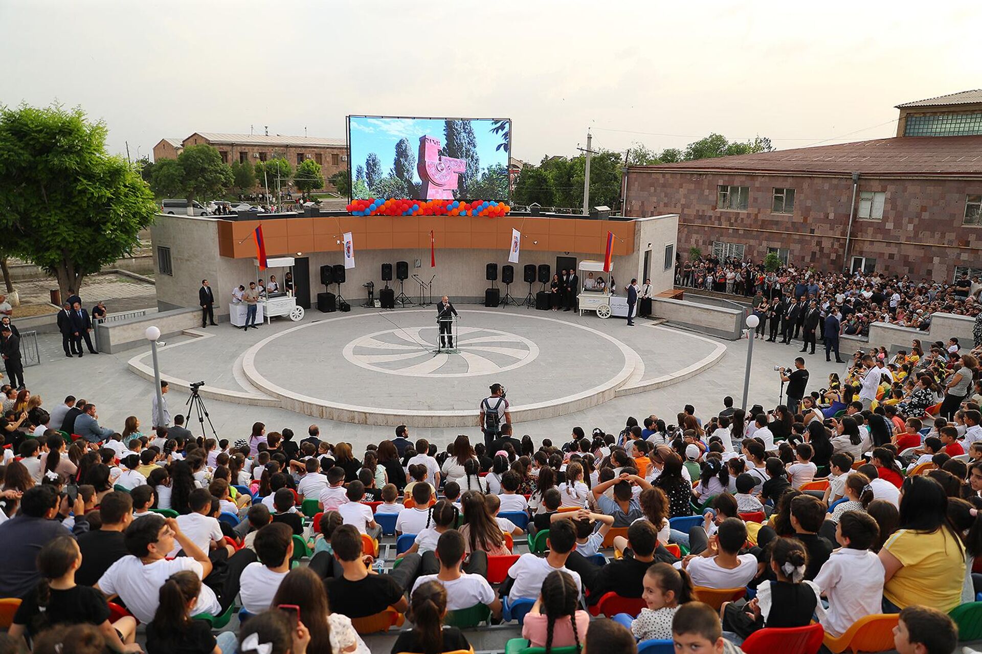 Премьер-министр Никол Пашинян присутствовал на открытии амфитеатра в городе Веди (31 мая 2024). Арарат - Sputnik Армения, 1920, 01.06.2024
