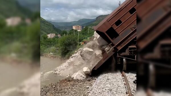 РЖД восстанавливает железную дорогу в пострадавшем от наводнения в Лори (север Армении) - Sputnik Армения