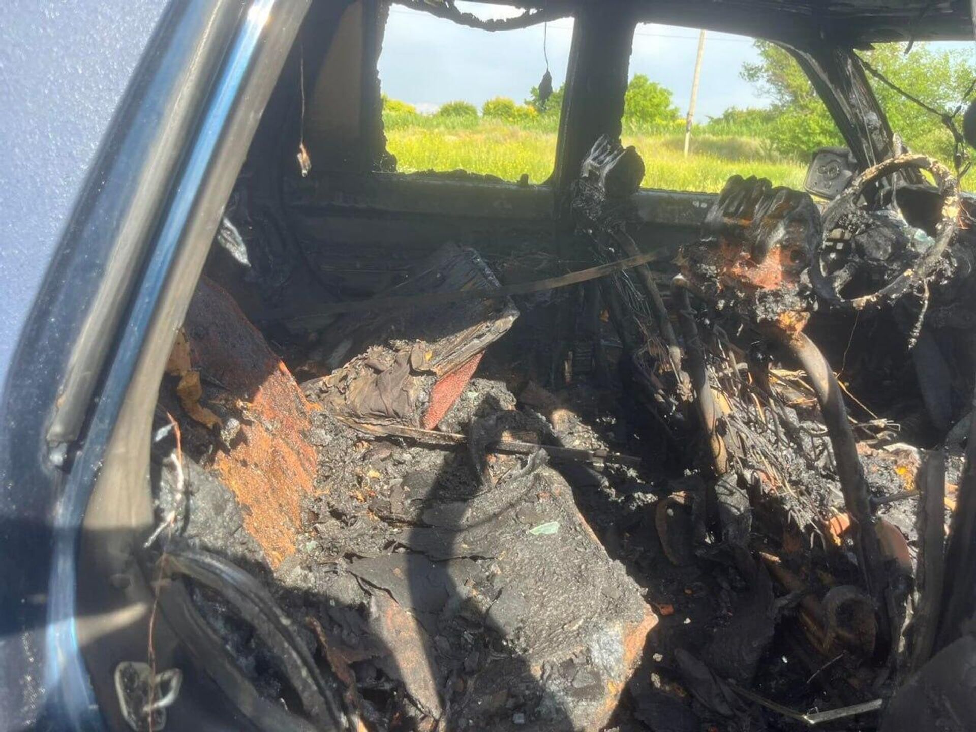Загоревшийся автомобиль на трассе Эчмиадзин-Апага (4 июня 2024). Армавир  - Sputnik Արմենիա, 1920, 04.06.2024