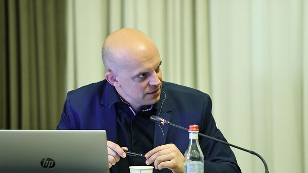 Заместитель директора компании gmp International GmbH Architects and Engineers Тобиас Кейл на обсуждении вопросов генерального плана “Академического городка” (3 июня 2024). Еревaн - Sputnik Армения