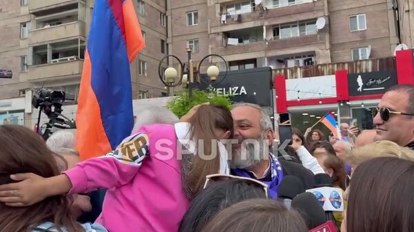 Баграт Галстанян и его сторонники автопробегом добрались до Ванадзора. - Sputnik Армения