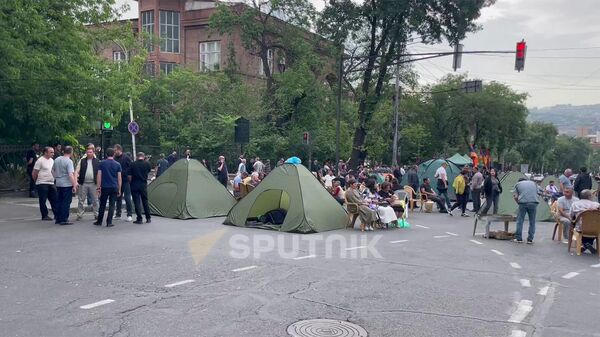 Ситуация на проспекте Баграмяна в Ереване: митингующие продолжают оставаться у палаток - Sputnik Армения