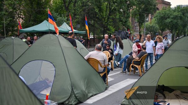 Активисты на проспекте Баграмяна (10 июня 2024). Еревaн - Sputnik Արմենիա