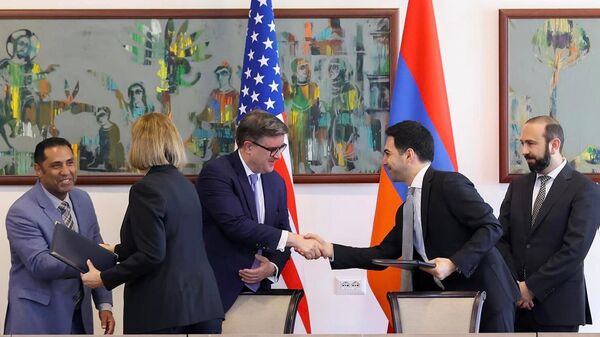 Церемония подписания соглашения между правительствами РА и США о взаимной помощи таможенных органов (11 июня 2024). Еревaн - Sputnik Արմենիա