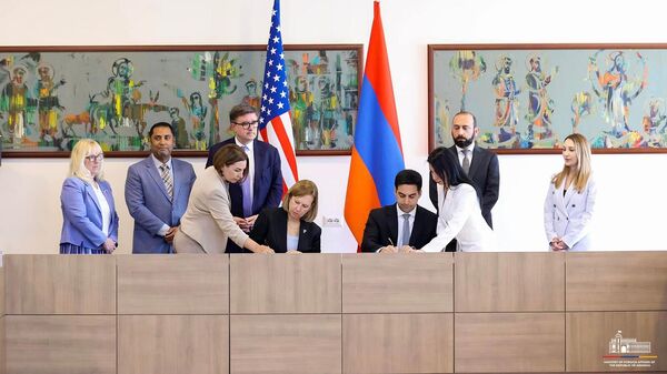 Церемония подписания соглашения между правительствами РА и США о взаимной помощи таможенных органов (11 июня 2024). Еревaн - Sputnik Армения