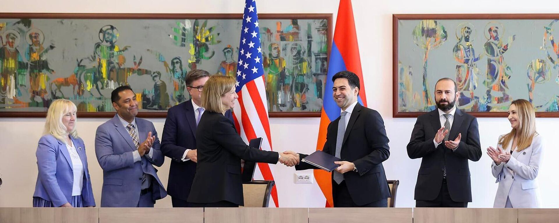 Церемония подписания соглашения между правительствами РА и США о взаимной помощи таможенных органов (11 июня 2024). Еревaн - Sputnik Армения, 1920, 11.06.2024