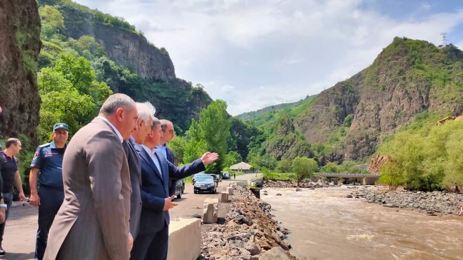 Президент Ваагн Хачатурян посетил пострадавшие от майского наводнения населенные пункты (11 июня 2024). Лори - Sputnik Արմենիա, 1920, 11.06.2024