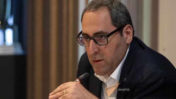 Айк Халатян во время международного круглого стола на тему Внешнеполитические приоритеты России и Армении на постсоветском пространстве: СНГ, ЕАЭС и ОДКБ (12 июня 2024). Еревaн - Sputnik Армения