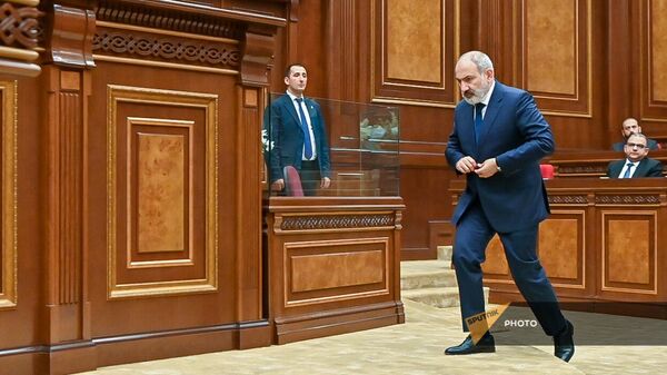 Премьер-министр Никол Пашинян во время Правительственного часа (12 июня 2024). Еревaн - Sputnik Армения