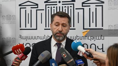 Министр юстиции Карен Андреасян отвечает на вопросы прессы после заседания НС (13 июня 2024). Еревaн