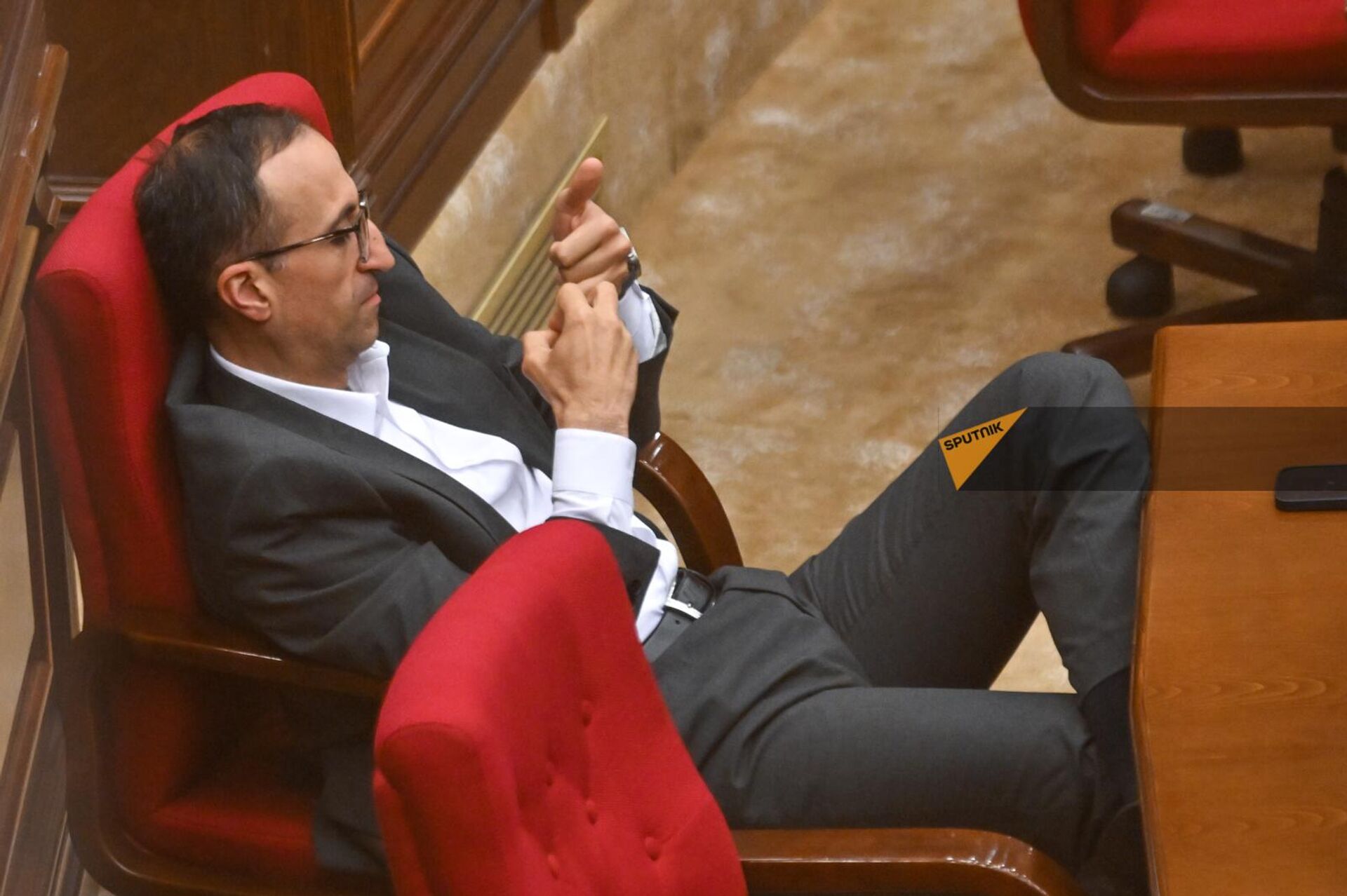 Депутат Арсен Торосян на заседании НС (13 июня 2024). Еревaн - Sputnik Արմենիա, 1920, 23.12.2025