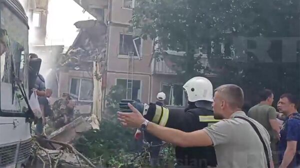 Видео разбора завалов жилого здания в Щебекино после обстрела ВСУ - Sputnik Армения