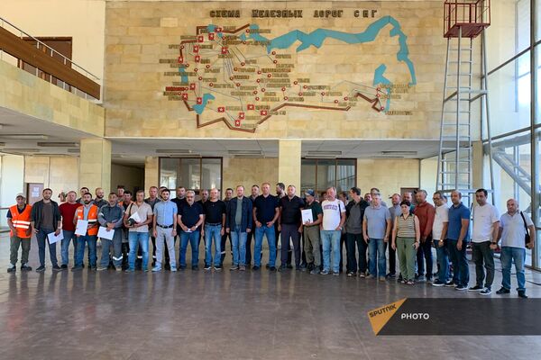 Южно-Кавказская железная дорога наградила сотрудников, участвовавших в восстановлении железной дороги в зоне бедствия - Sputnik Армения