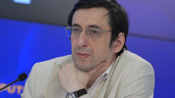 Андрей Арешев во время круглого стола в формате видеомоста Москва – Ереван (18 июня 2024). Москва - Sputnik Армения