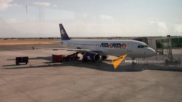 Самолет авиакомпании AirCairo в Международном аэропорту Звартноц - Sputnik Армения
