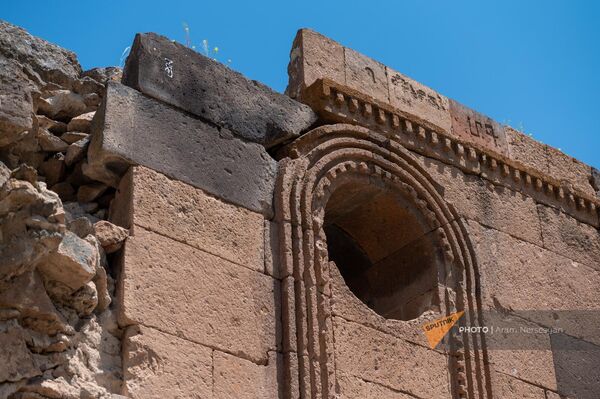 Детали раннесредневекового храма Ереруйк  - Sputnik Армения