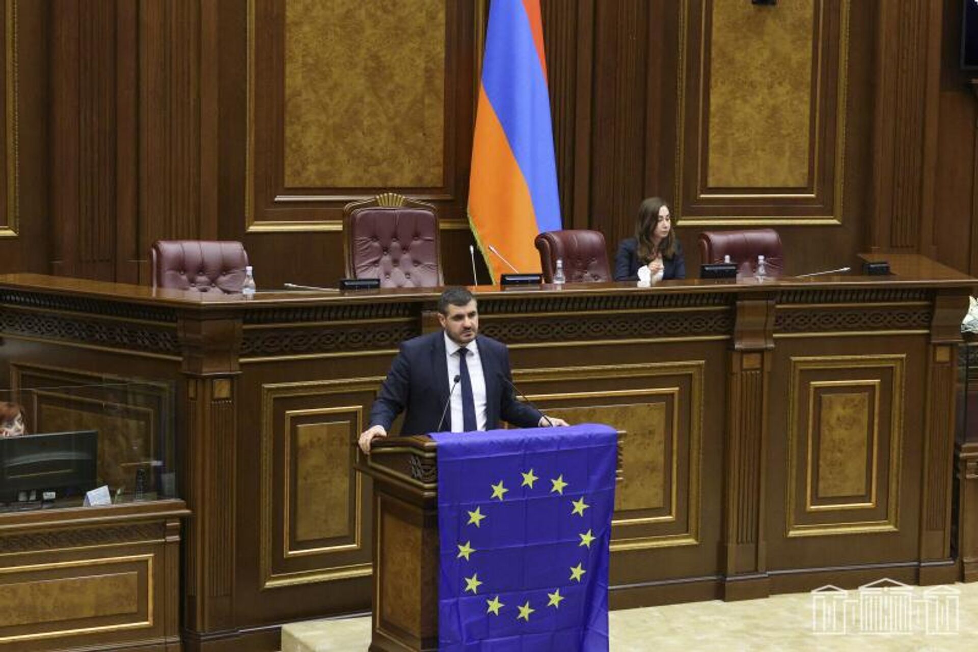 Арман Егоян во время парламентских слушаний о вынесении вопроса о подаче РА заявки на членство в ЕС на референдум (21 июня 2024). Еревaн - Sputnik Армения, 1920, 21.06.2024