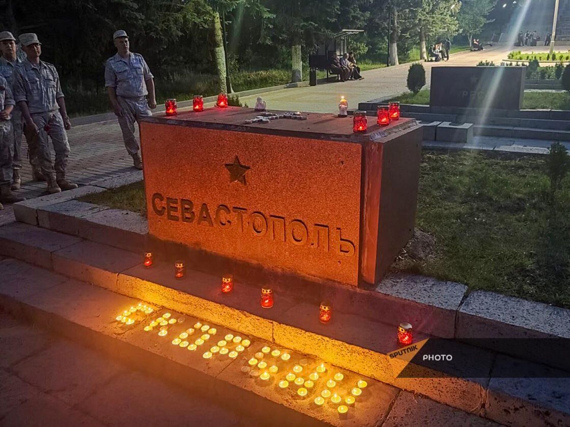 Траурная церемония в память о погибших в результате ракетного удара жителях Севастополя (23 июня 2024)․ Гюмри  - Sputnik Արմենիա, 1920, 23.06.2024