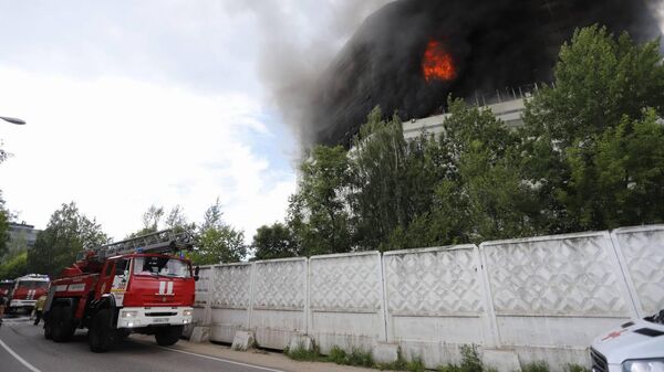 Пожарники на месте пожара в НИИ Платан (24 июня 2024). Подмосковье - Sputnik Армения
