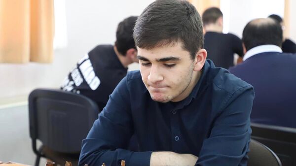 Роберт Пилипосян во время 4-го тура командного чемпионата Европы по шахматам среди юниоров до 18 лет (24 июня 2024). Родос - Sputnik Армения