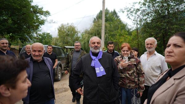 Архиепископ Баграт Галстанян в общине Неркин Ханд  - Sputnik Армения