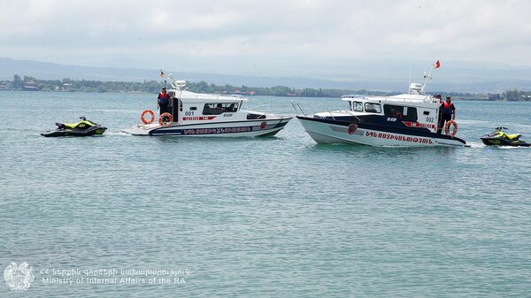 Сотрудники службы водного патрулирования на озере Севан - Sputnik Армения