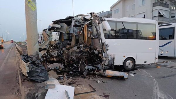 Անթալիայում զբոսաշրջիկներին տեղափոխող ավտոբուս է վթարի ենթարկվել - Sputnik Արմենիա
