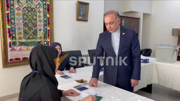 Посол ИРИ проголосовал во втором туре внеочередных выборах президента - Sputnik Армения