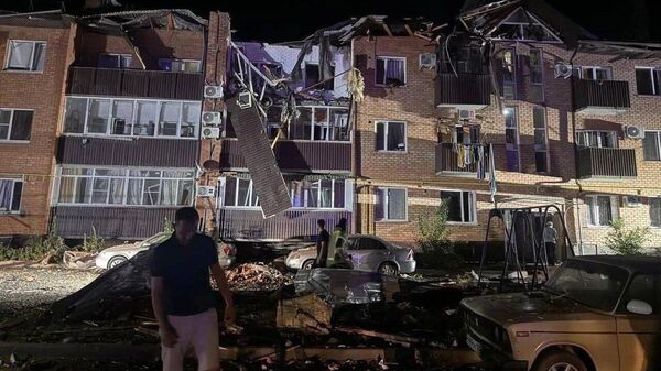 Жилой дом, поврежденный в результате ночной атаки украинских БПЛА по Краснодарскому краю (5 июля 2024). Приморско-Ахтарск - Sputnik Армения