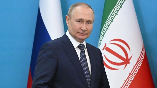 Президент РФ Владимир Путин на совместном заявлении для прессы по итогам трехсторонней встречи с лидерами Ирана и Турции (19 июля 2022). Тегеран - Sputnik Армения