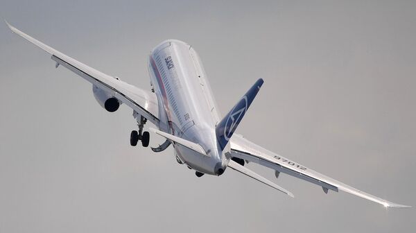Самолет Сухой Суперджет SSJ100 выполняет полет на Международном авиационно-космическом салоне МАКС-2019 (1 сентября 2019). Жуковский - Sputnik Армения