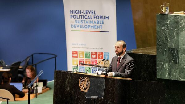 Министр иностранных дел Арарат Мирзоян выступает на политическом форуме высокого уровня ООН по устойчивому развитию (15 июля 2024). Нью-Йорк - Sputnik Армения