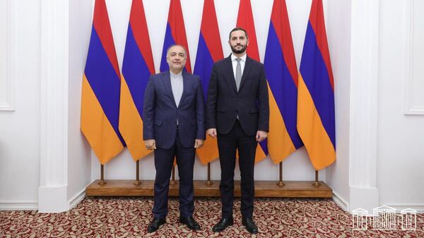 Заместитель председателя Национального собрания Рубен Рубинян принял Чрезвычайного и полномочного посла Ирана Мехди Собхани (17 июля 2024). Еревaн - Sputnik Армения