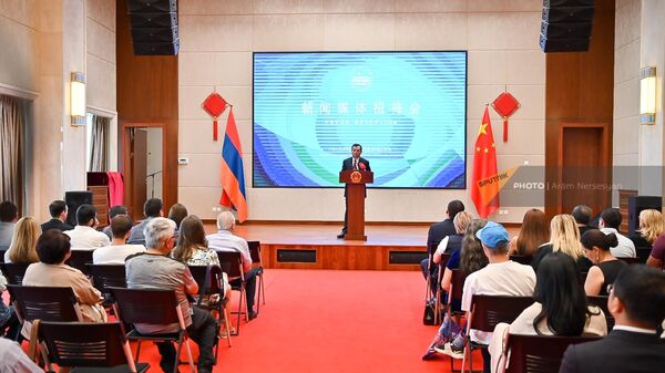Временный поверенный в делах Китая в Армении Мин Чэнь во время приема для СМИ в посольстве КНР в РА (18 июля 2024). Еревaн - Sputnik Армения