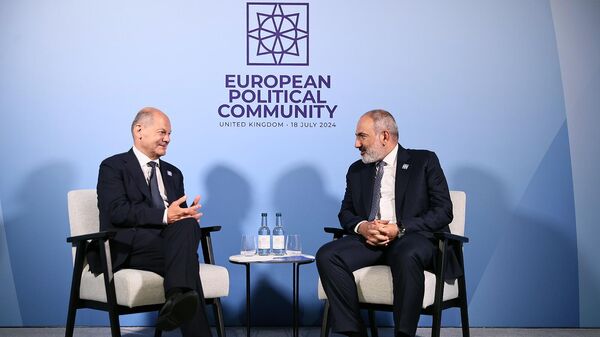 Встреча премьер-министра Никола Пашиняна и канцлера ФРГ Олафа Шольца в рамках четвертого саммита Европейского политического сообщества (18 июля 2024). Лондон - Sputnik Армения