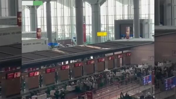 Длинные очереди и экраны смерти: обстановка в аэропортах по всему миру после масштабного сбоя - Sputnik Армения