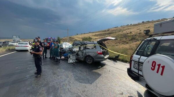 Дорожно-транспортное происшествие на трассе Севaн - Еревaн (20 июля 2024). Котайк - Sputnik Армения