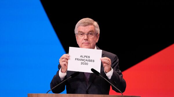 Президент МОК Томас Бах объявляет, что французские Альпы были названы местом проведения Зимних игр 2030 года во время 142-й сессии МОК (24 июля 2024). Париж - Sputnik Армения
