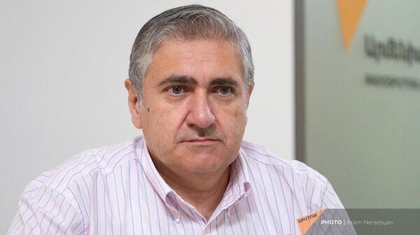 Депутат от оппозиционного блока Айастан Артур Хачатрян в гостях радио Sputnik - Sputnik Армения