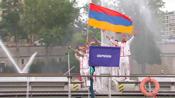 Армянские спортсмены на церемонии открытия летних Олимпийских игр 2024 года (26 июля 2024). Париж - Sputnik Армения