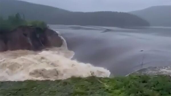 Смыв плотины длиной 100 метров произошёл из-за обильных осадков в Челябинской области - Sputnik Армения