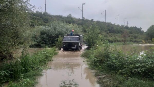 Спасатели эвакуировали граждан из лагеря Сказка у села Хаштарак, оказавшихся в ловушке в результате разлива реки Агстев (28 июля 2024). Тавуш - Sputnik Армения